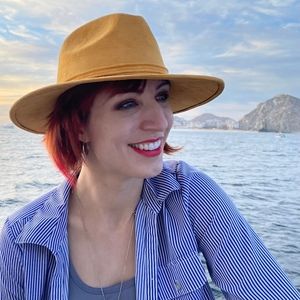 Meet your Posher, Christine